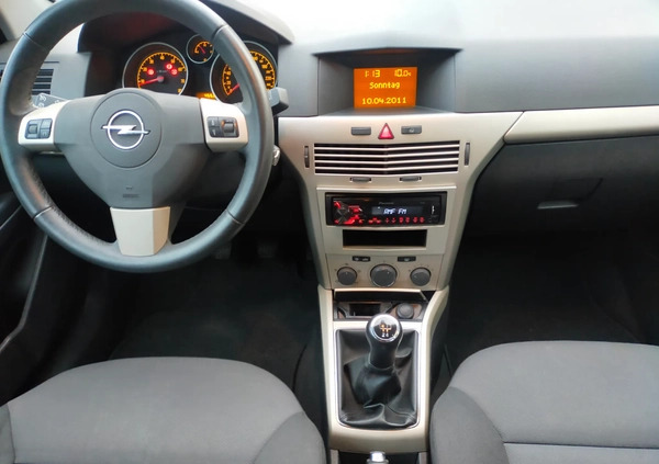 Opel Astra cena 14890 przebieg: 143800, rok produkcji 2008 z Wieliczka małe 529